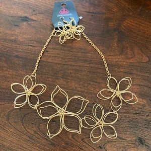 NWT Paparazzi necklace and earrings